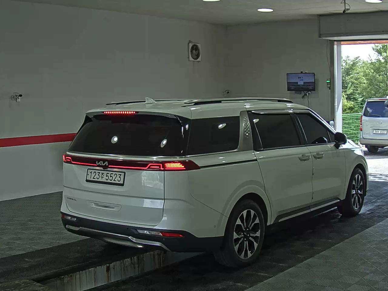 2023 - kia carnival
