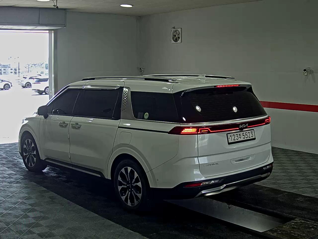 2023 - kia carnival