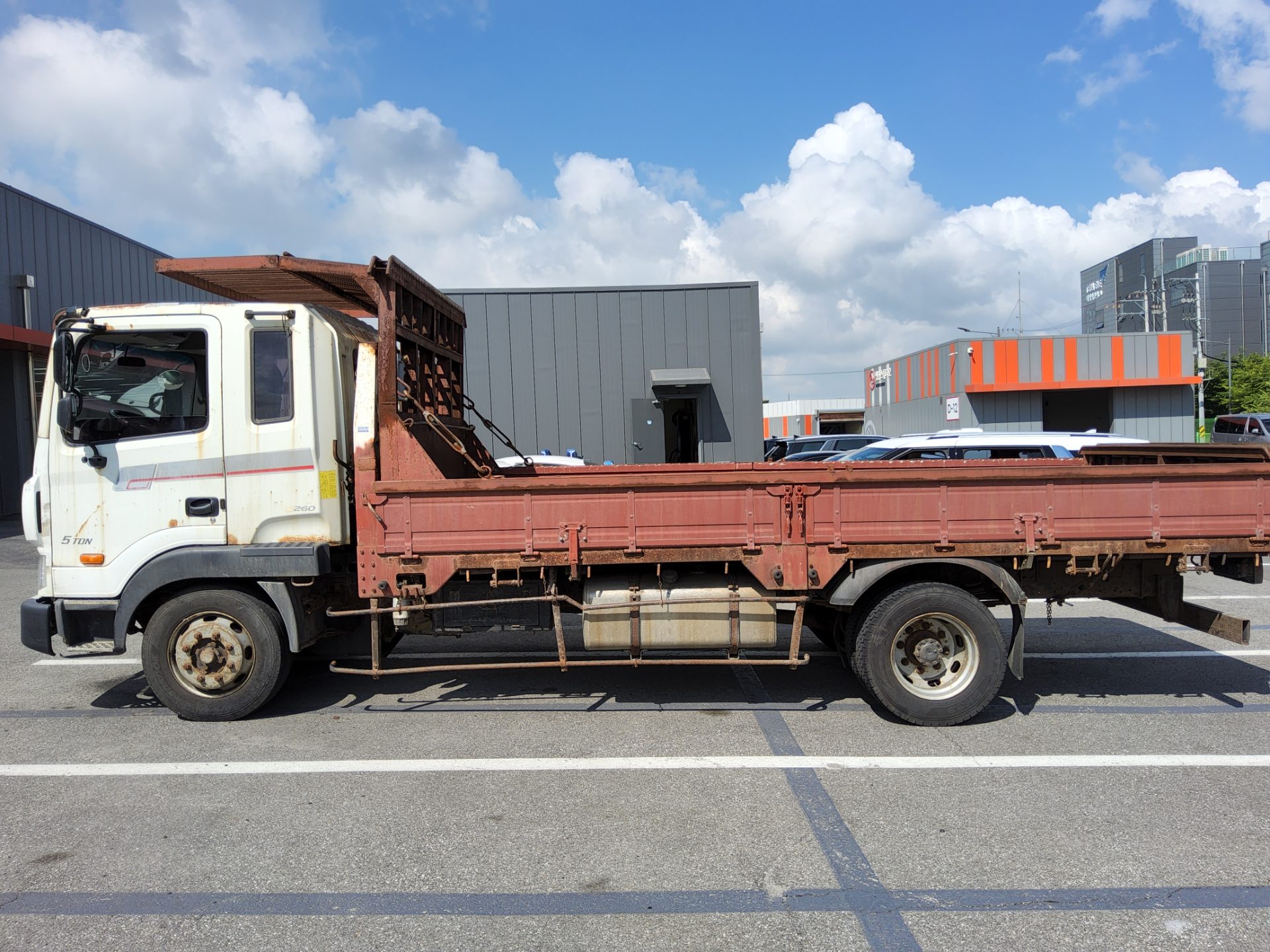 2014 - hyundai truck