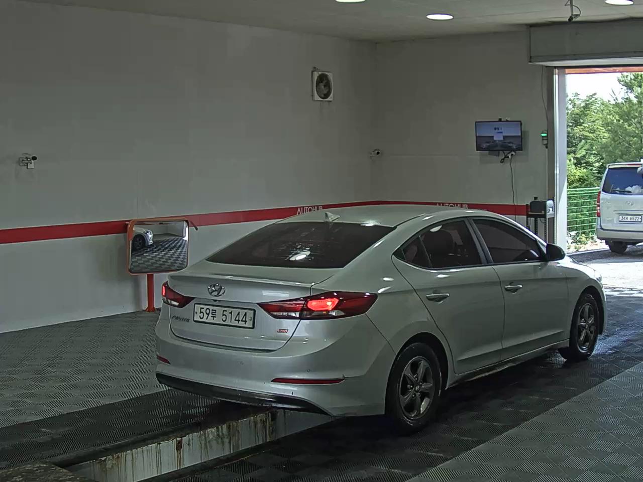 2017 - hyundai avante