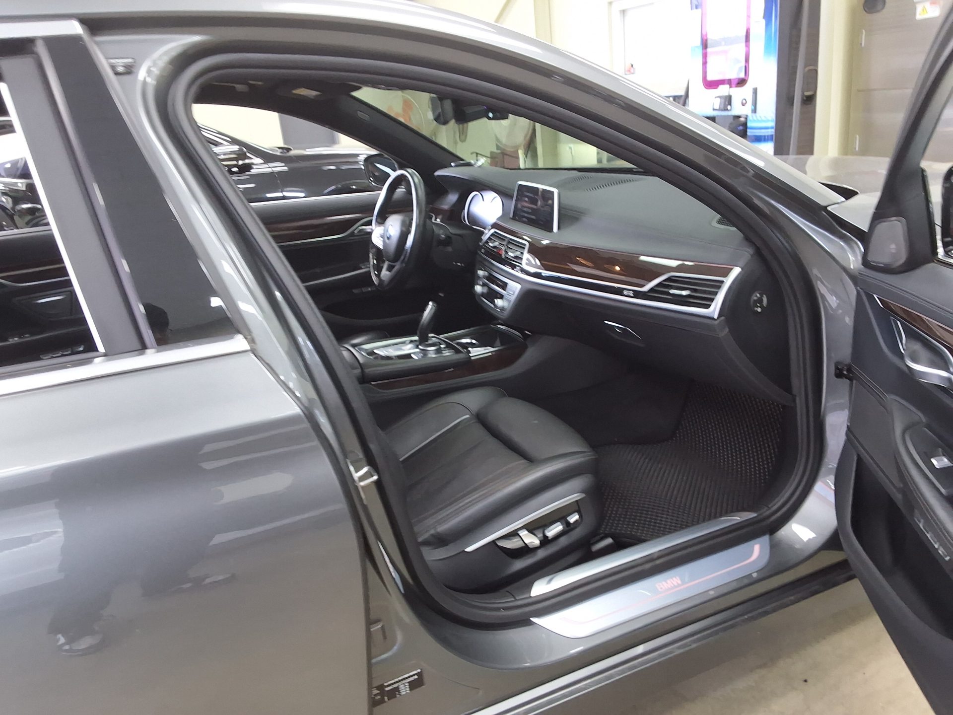 2016 - bmw m7