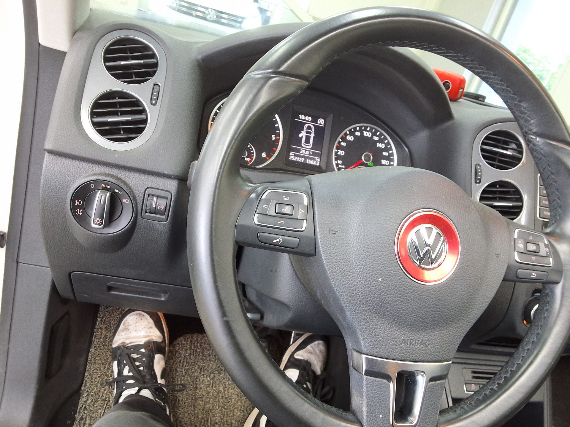 2013 - volkswagen tiguan