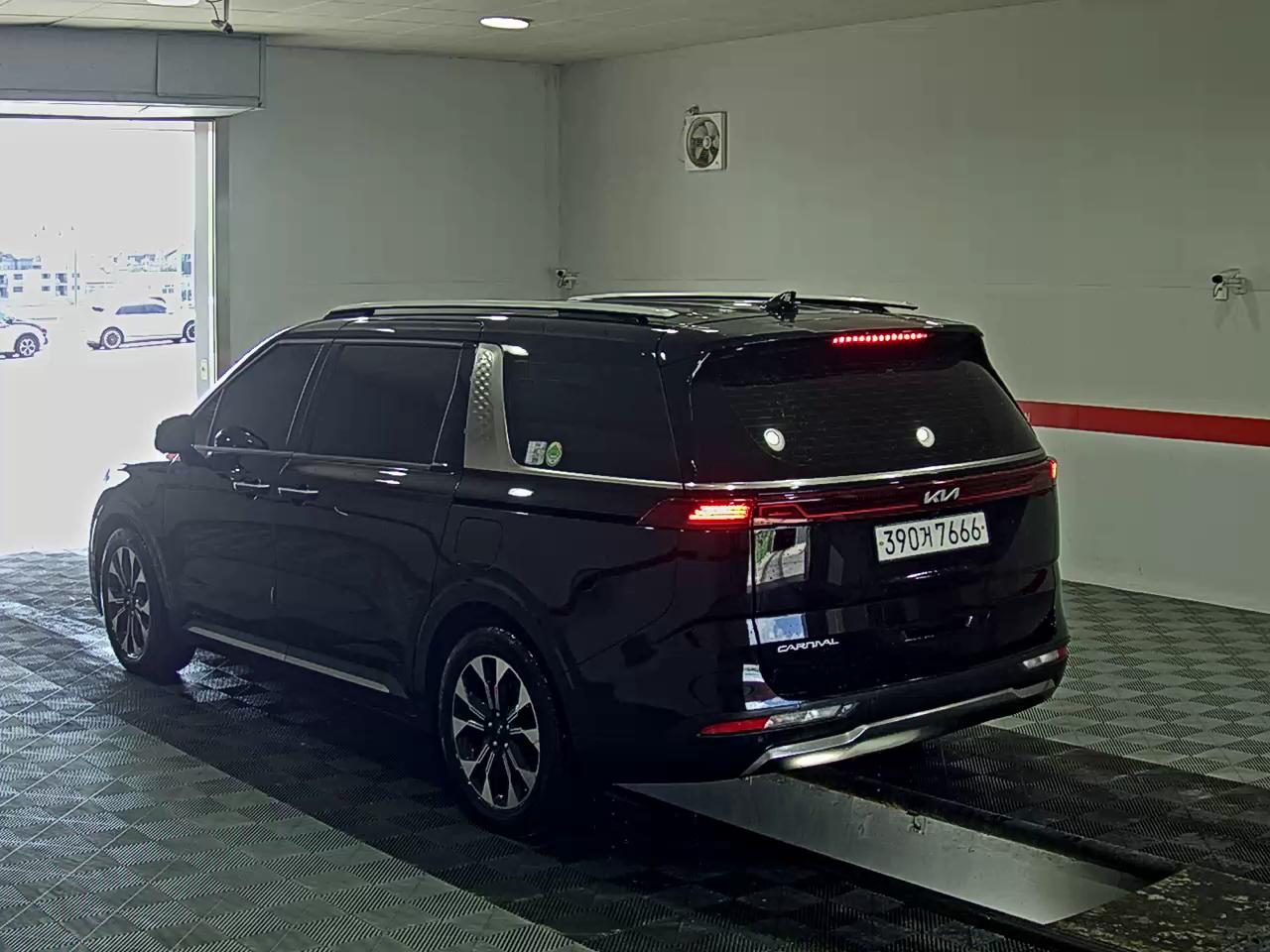 2023 - kia carnival