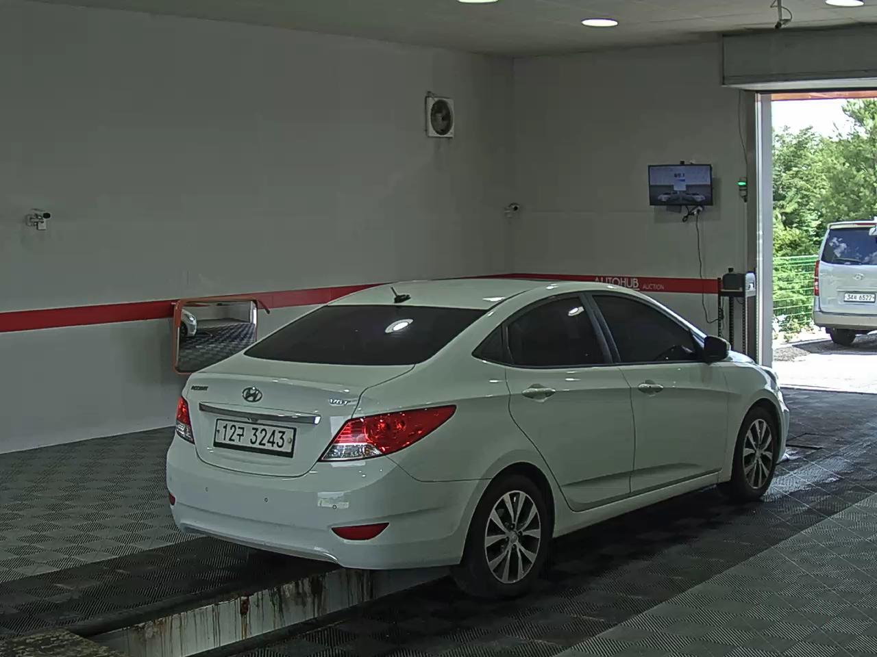 2014 - hyundai accent
