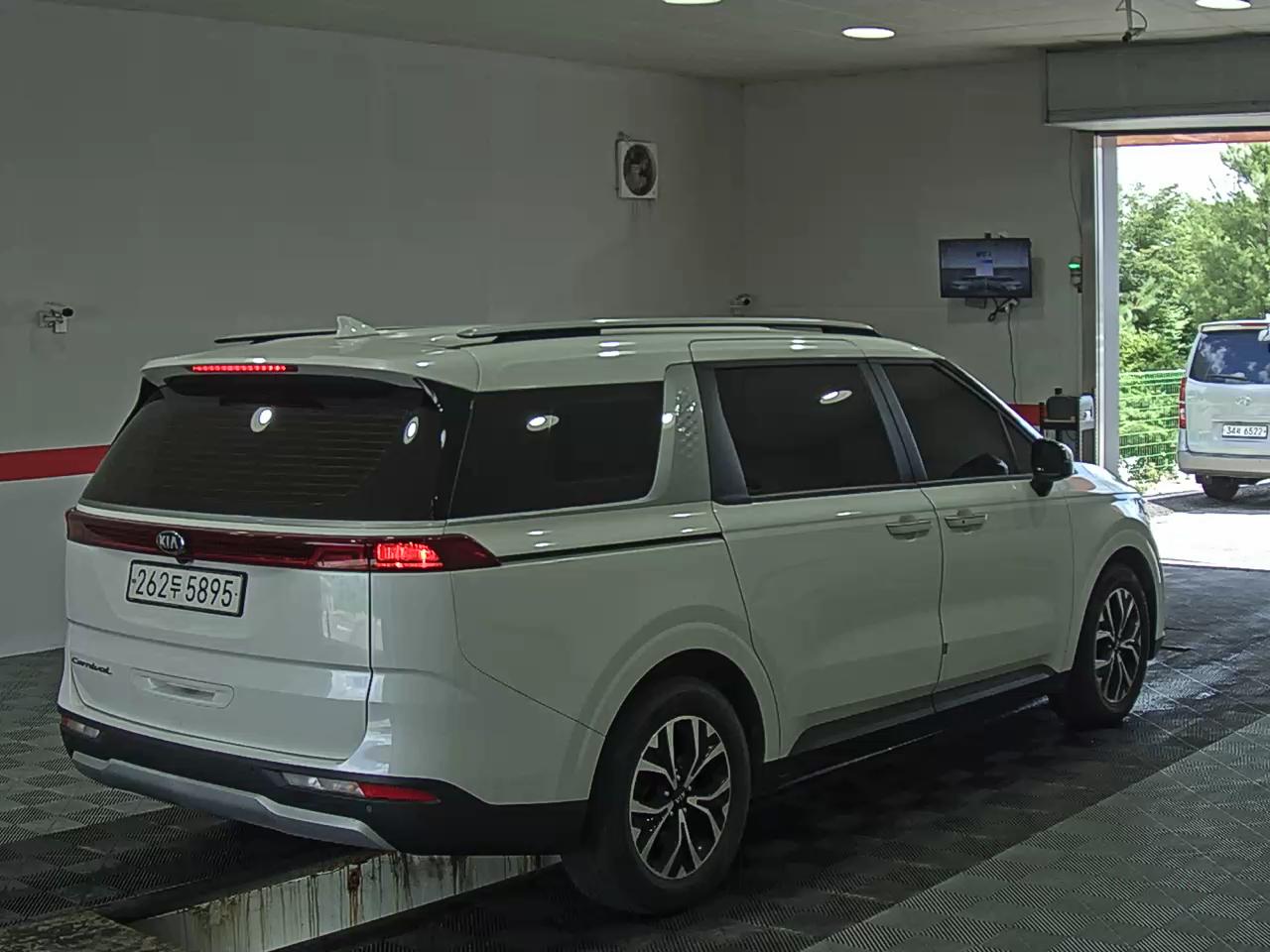 2021 - kia carnival