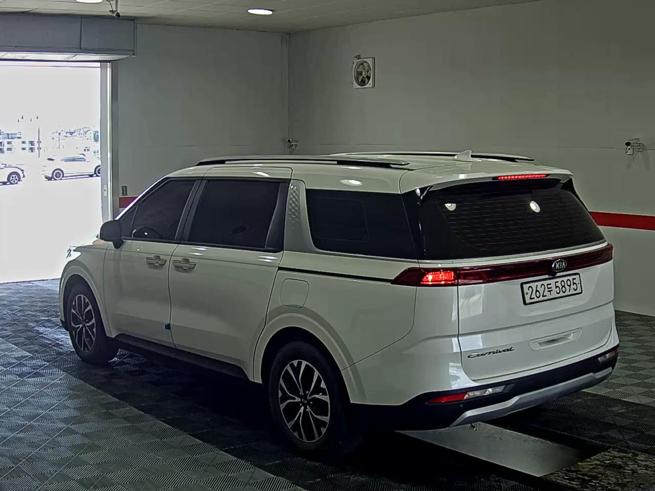 2021 - kia carnival