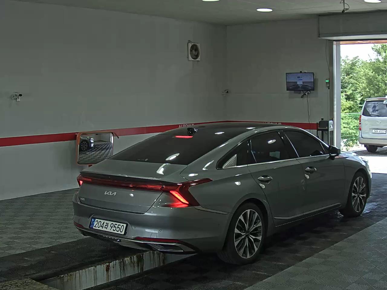 2022 - kia k8