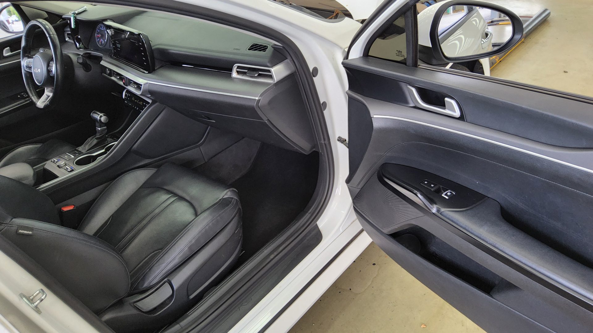 2022 - kia k5