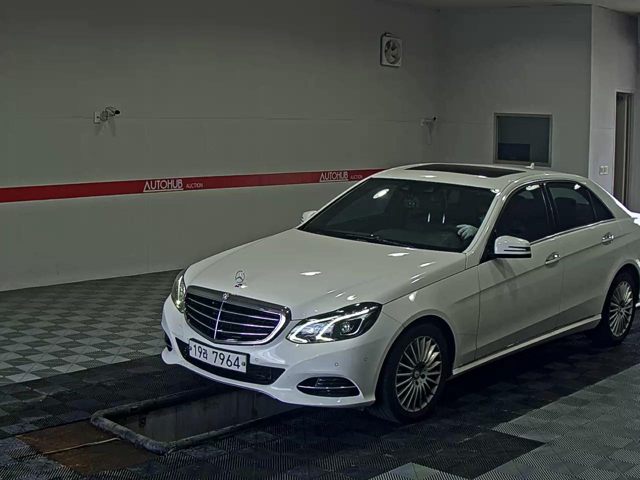 MERCEDES-BENZ CLASS (4TH GEN) E300 ELEGANCE