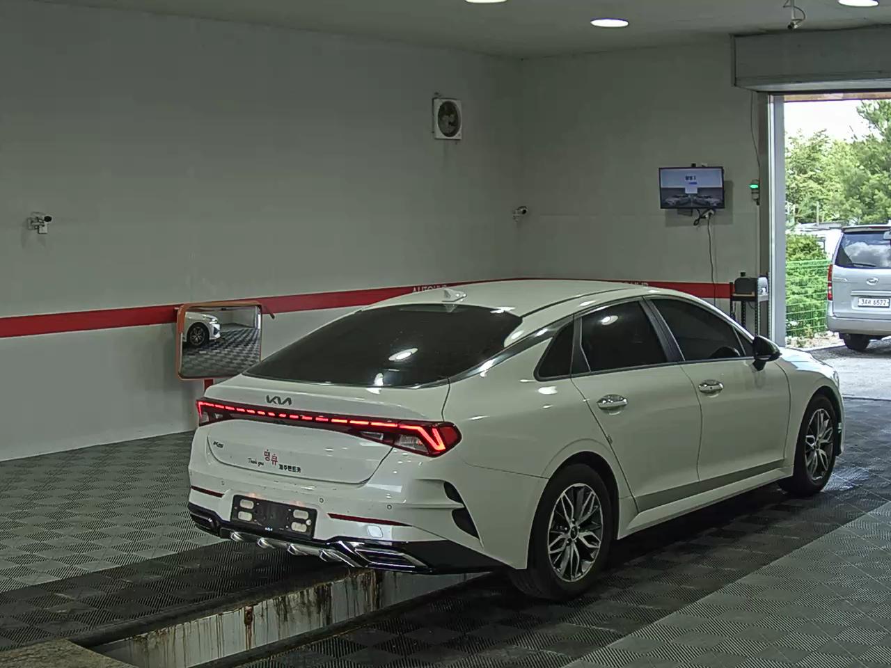 2022 - kia k5