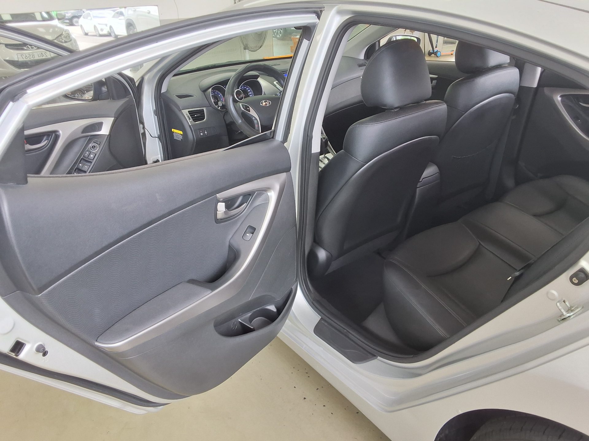 2012 - hyundai avante