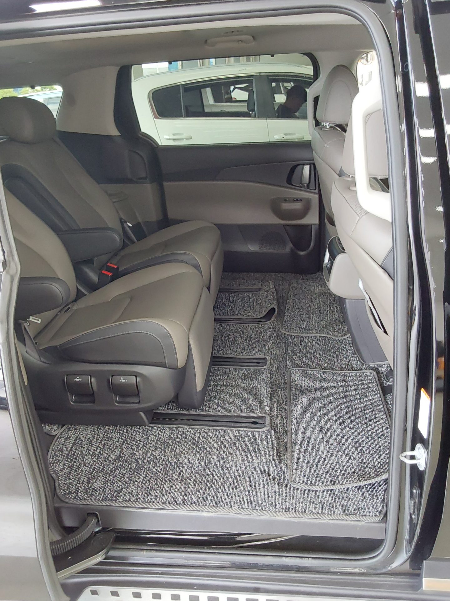 2025 - kia carnival