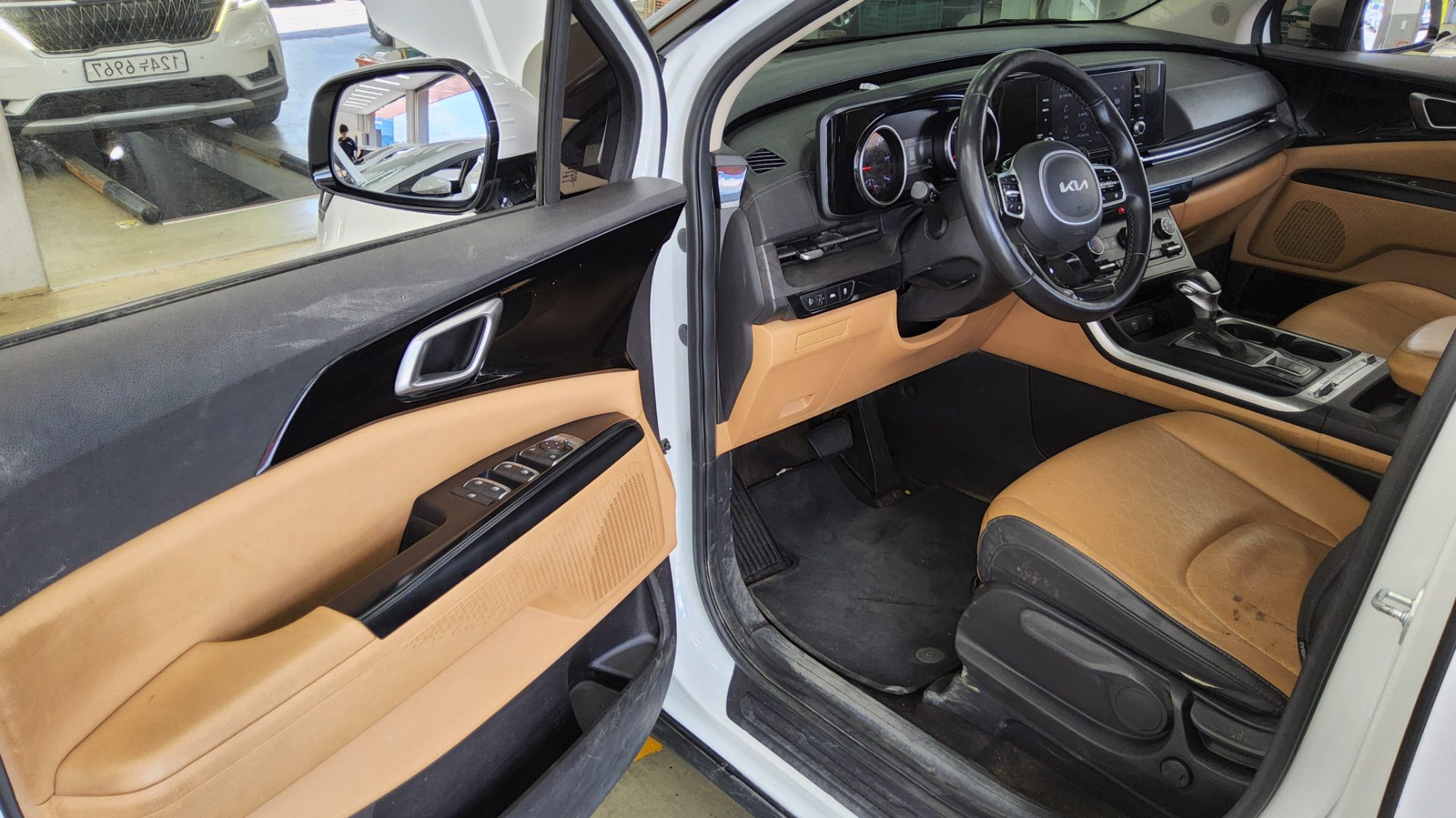 2023 - kia carnival