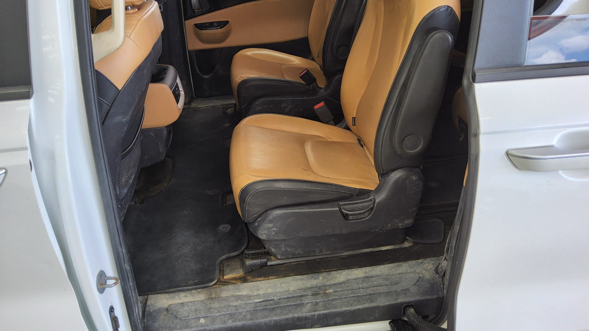 2023 - kia carnival