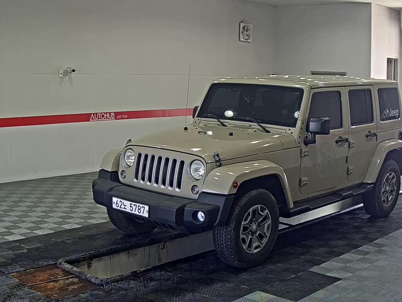 JEEP WRANGLER (JK) SAHARA 4-DOOR