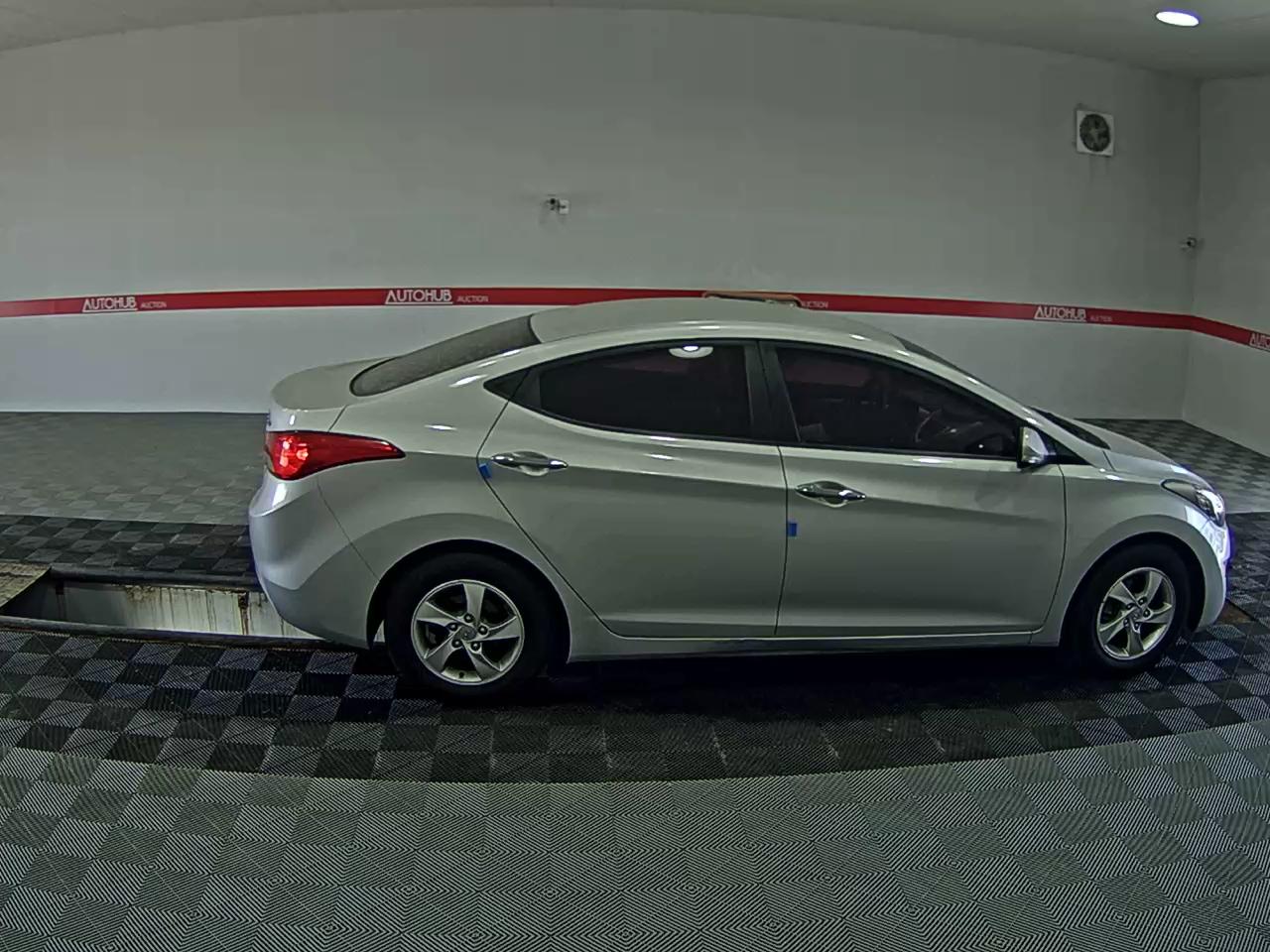 2012 - hyundai avante