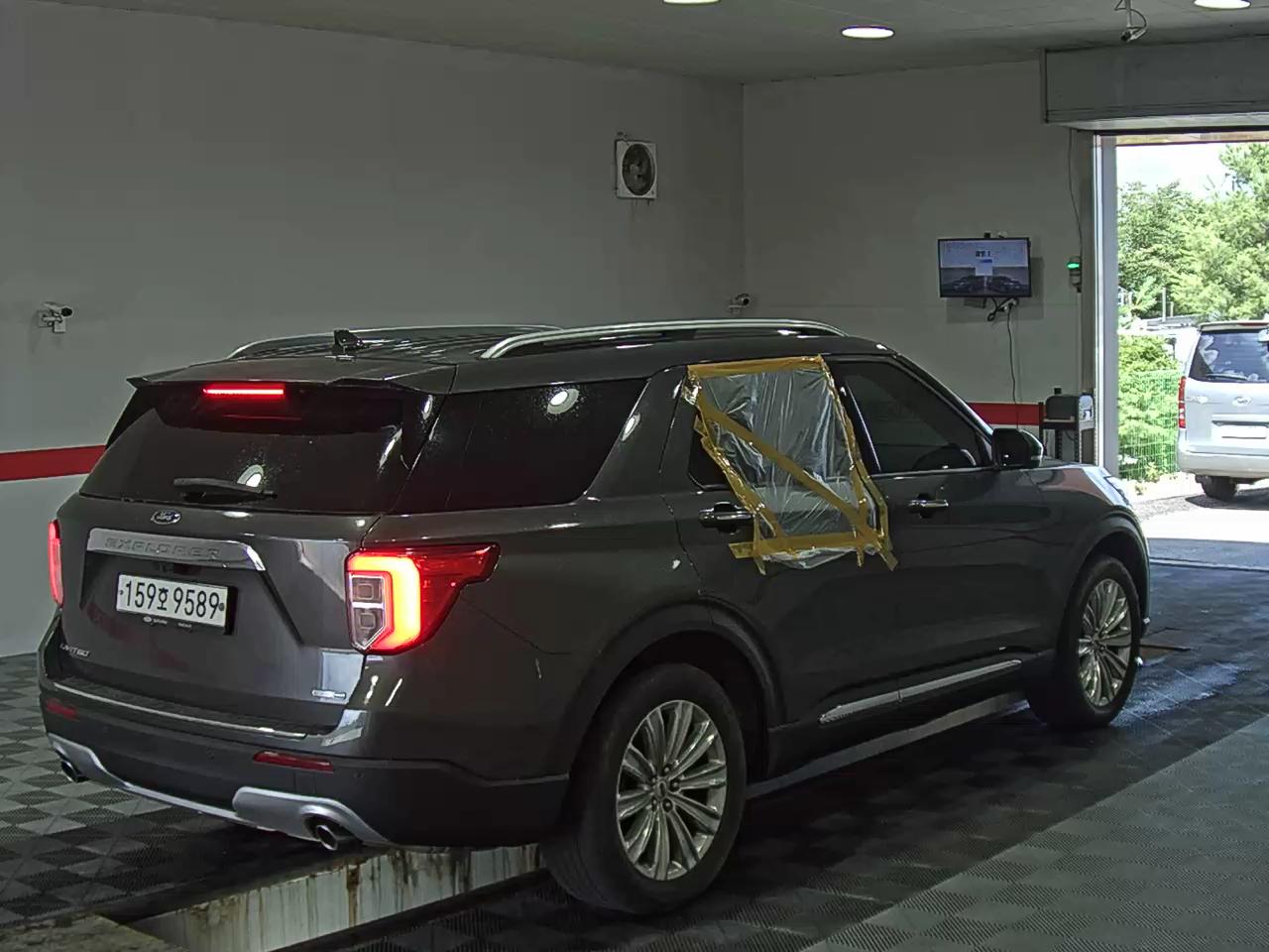 2020 - ford explorer