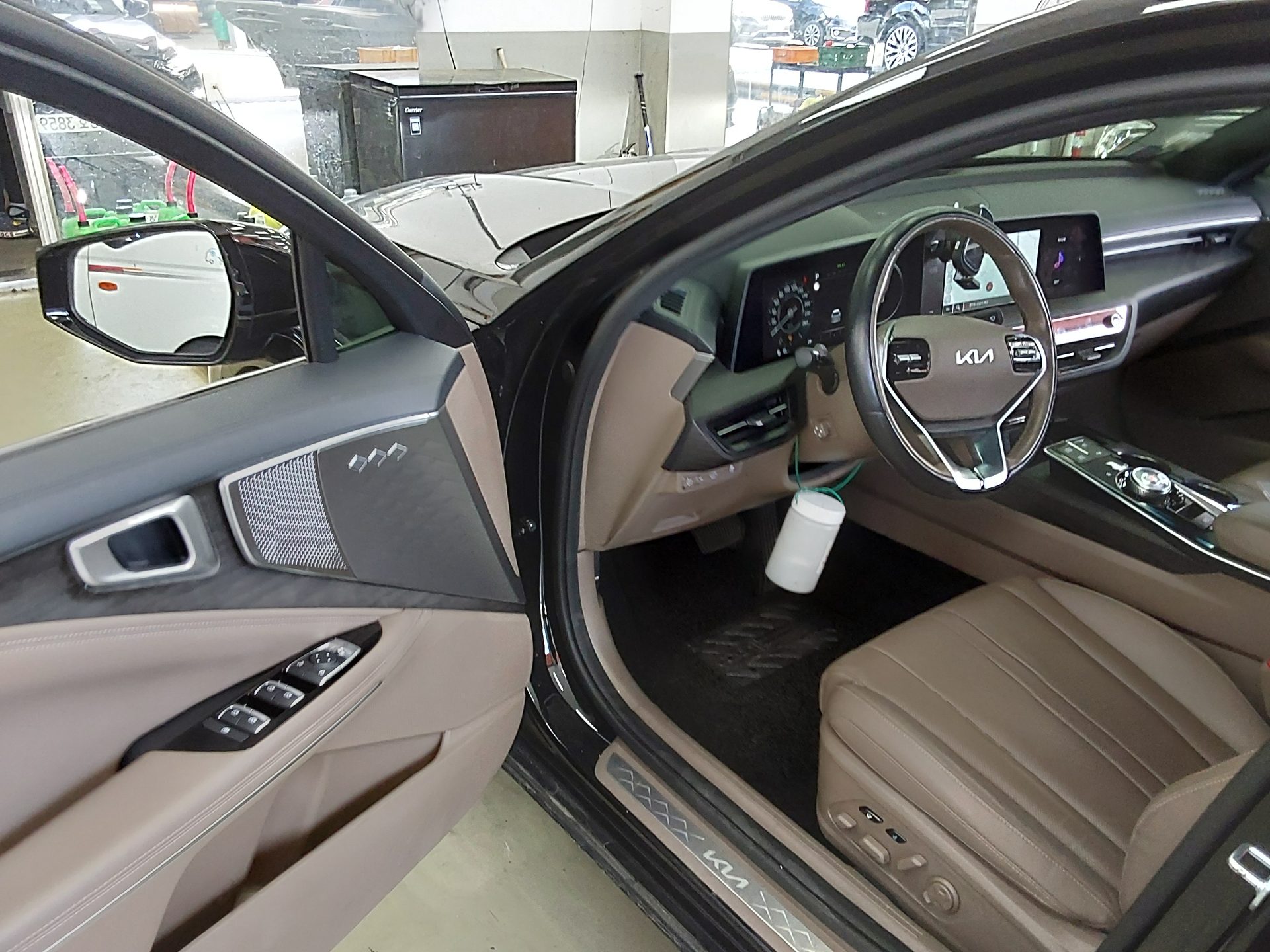 2022 - kia k8