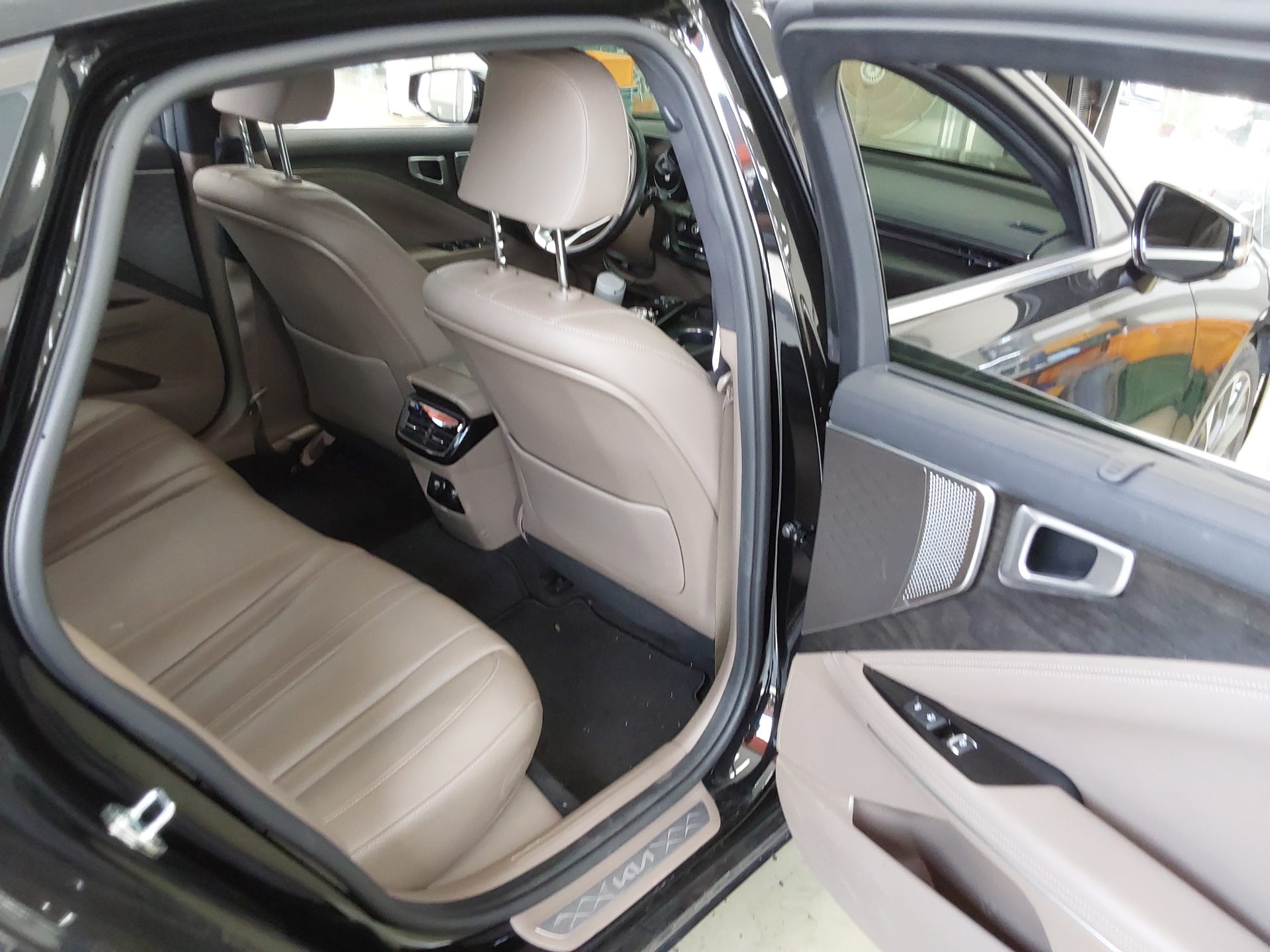 2022 - kia k8