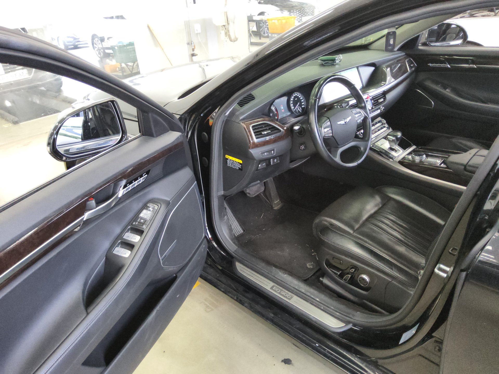 2016 - genesis eq900