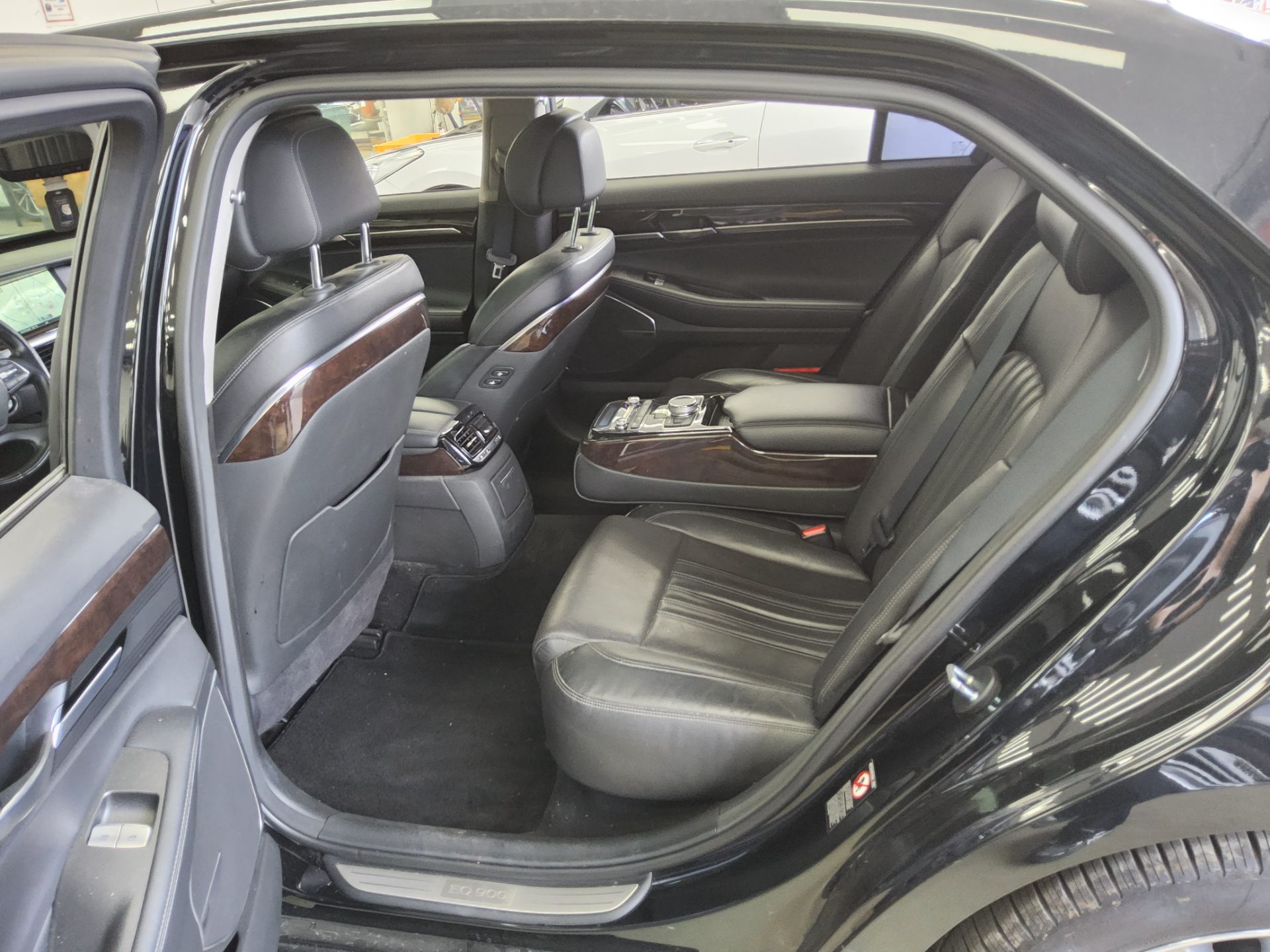 2016 - genesis eq900