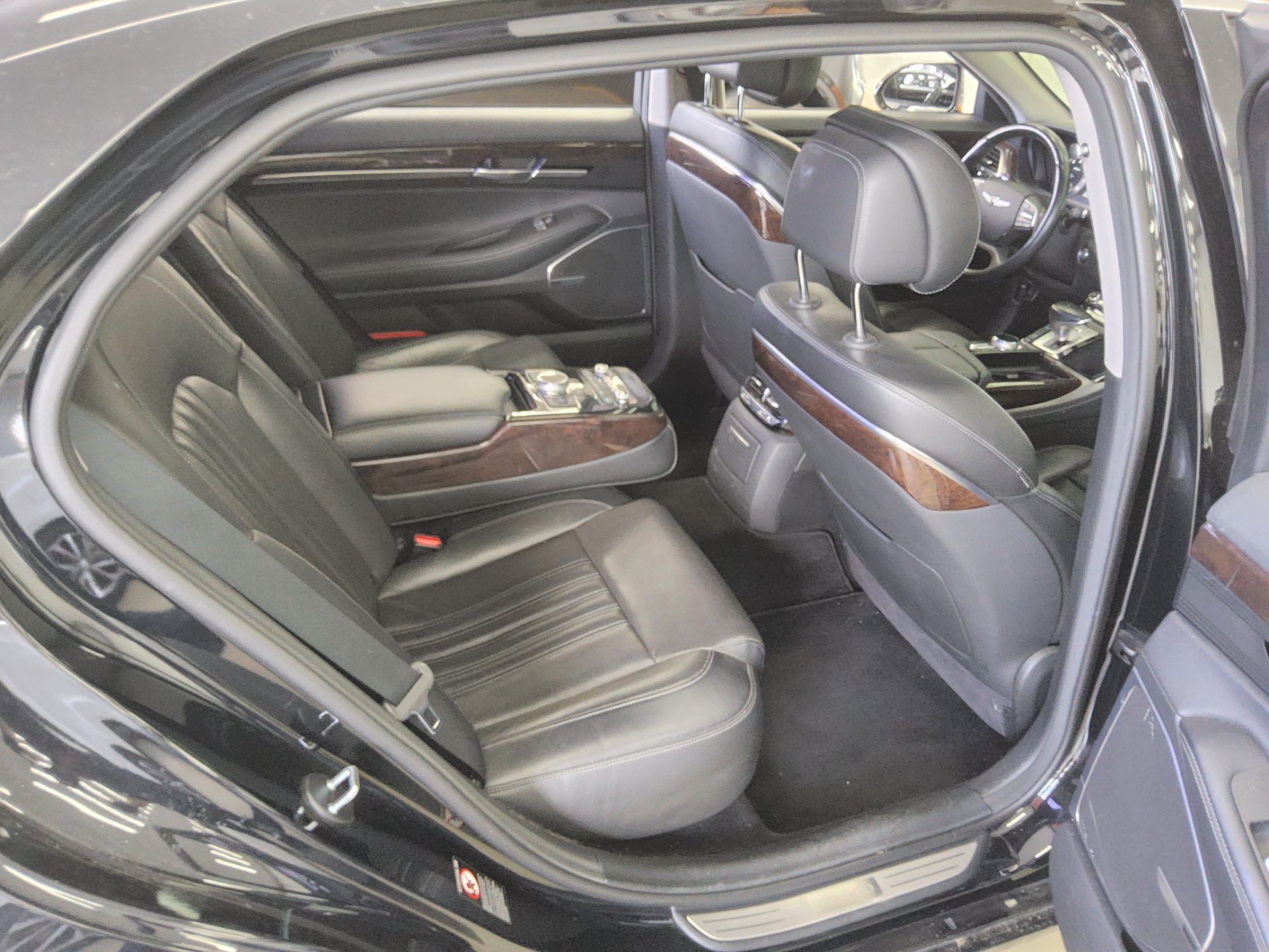2016 - genesis eq900