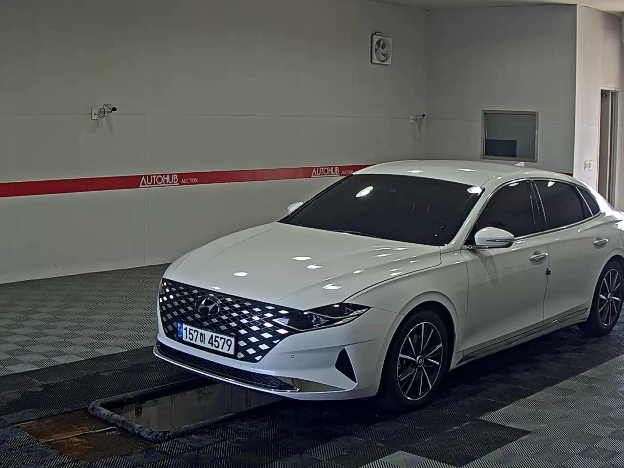 HYUNDAI THE NEW GRANDEUR IG LPi RENTAL CAR PREMIUM