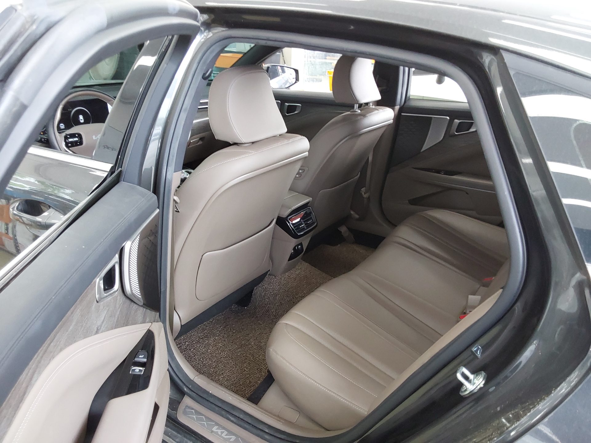 2022 - kia k8