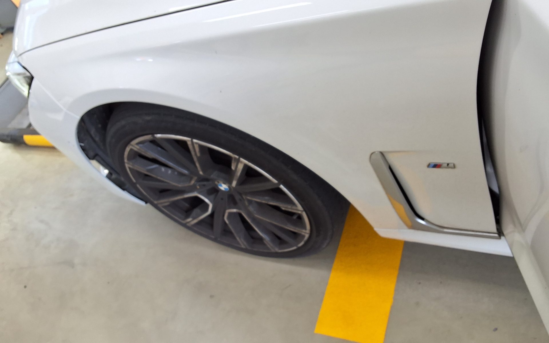 2021 - bmw m7