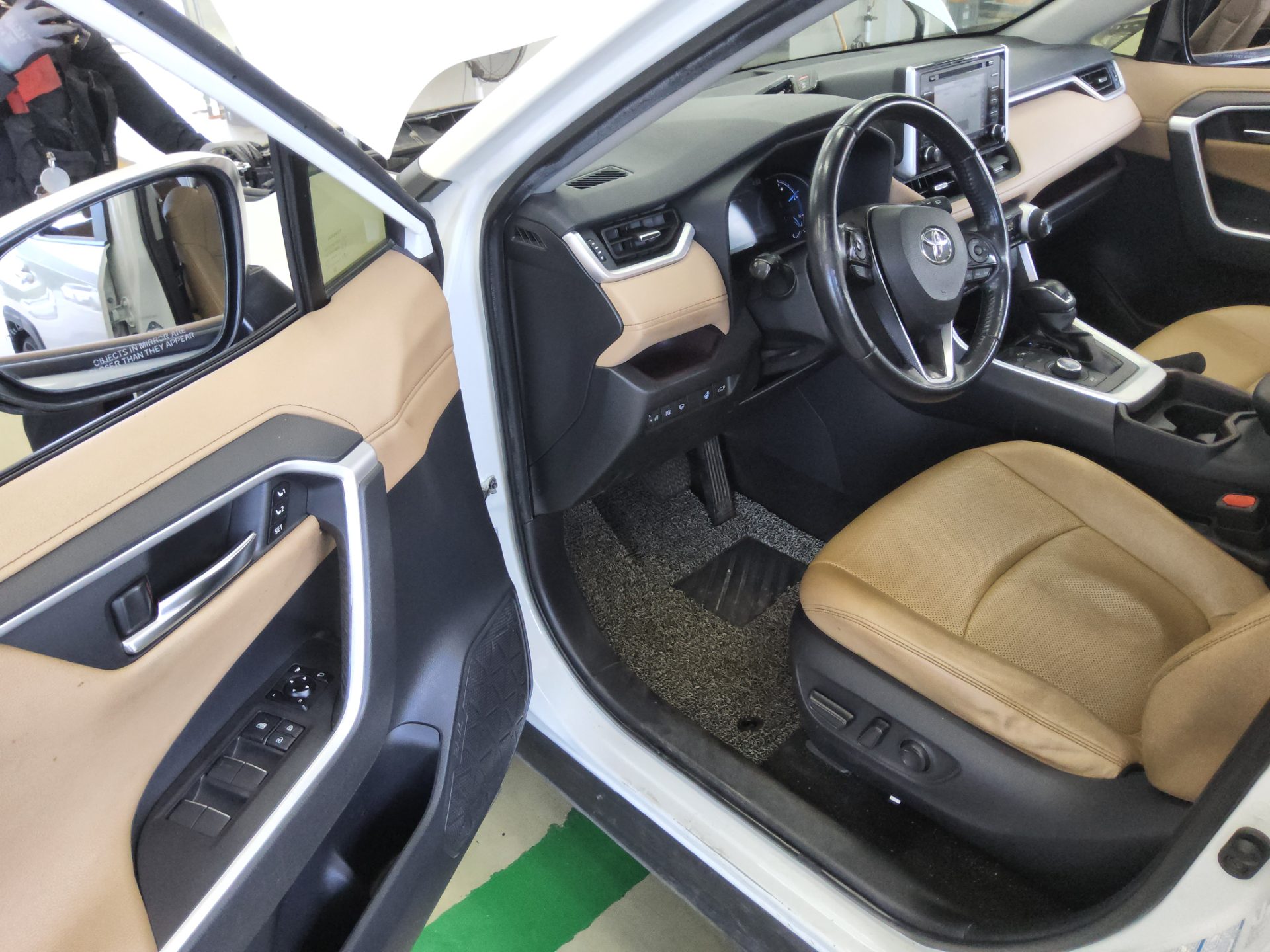 2021 - toyota rav4