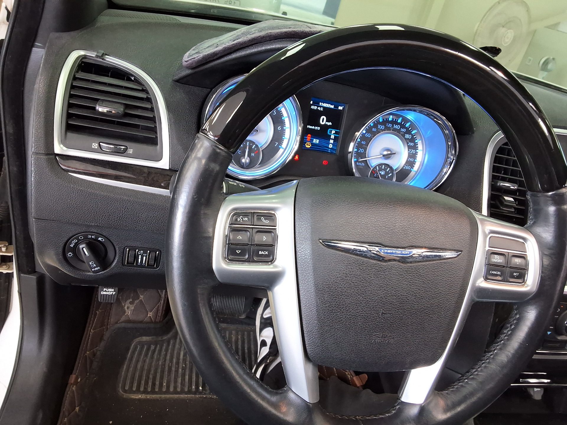 2014 - chrysler 300c