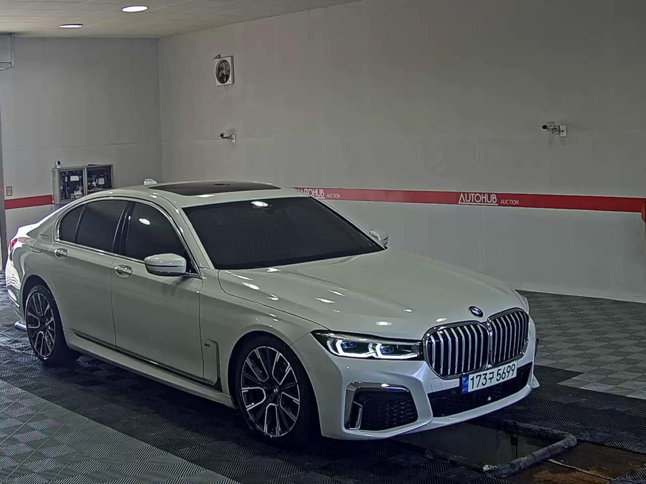 2021 - bmw m7