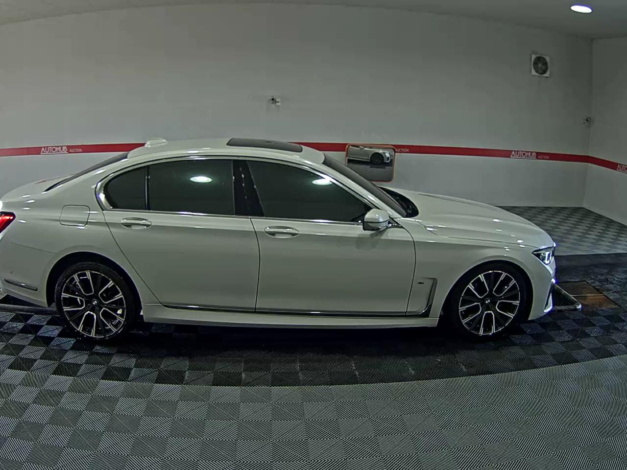 2021 - bmw m7