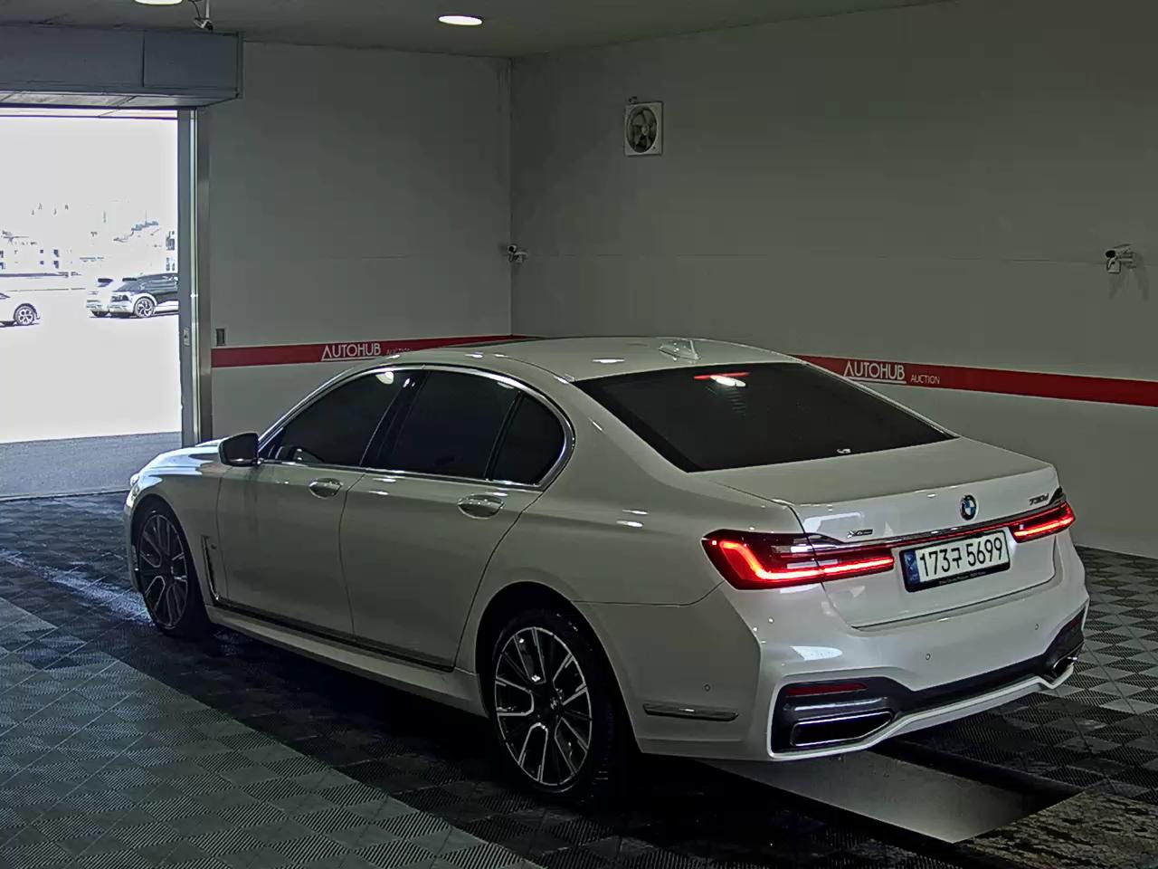 2021 - bmw m7