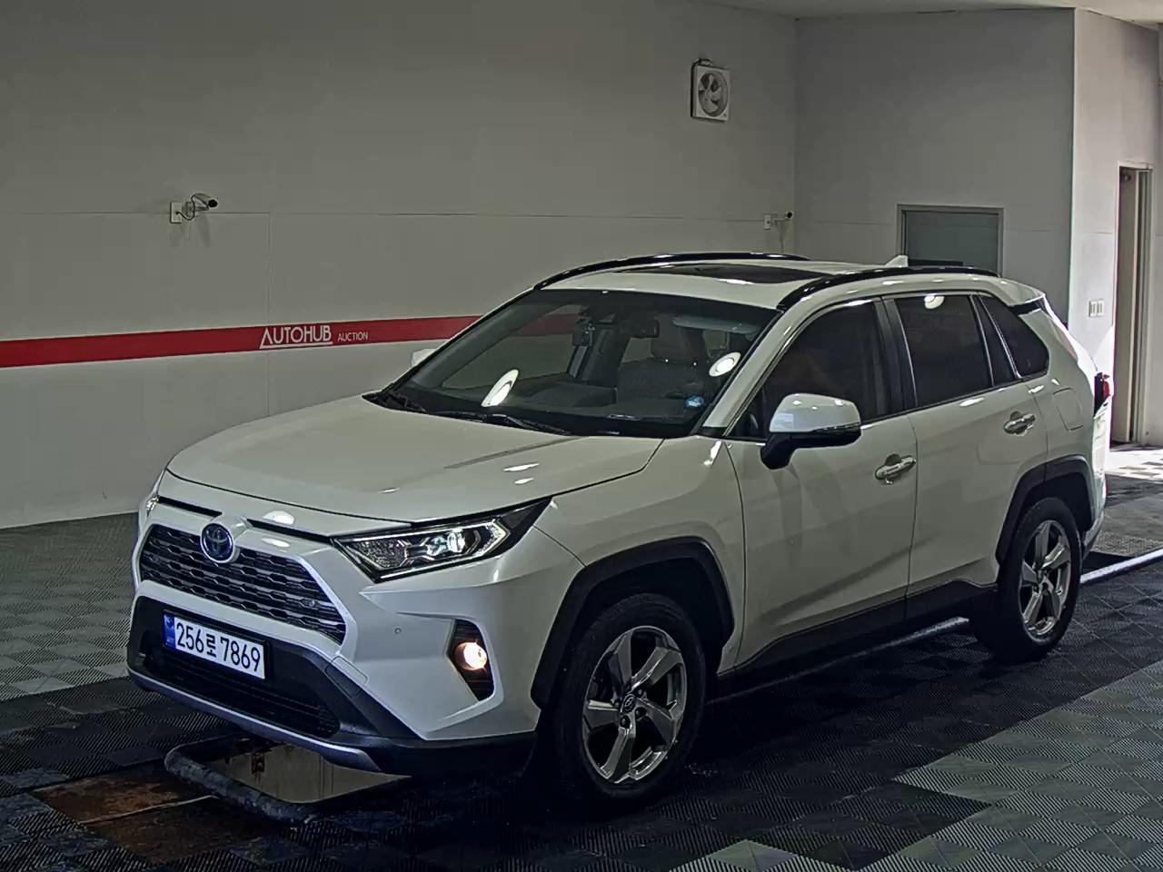 2021 - toyota rav4