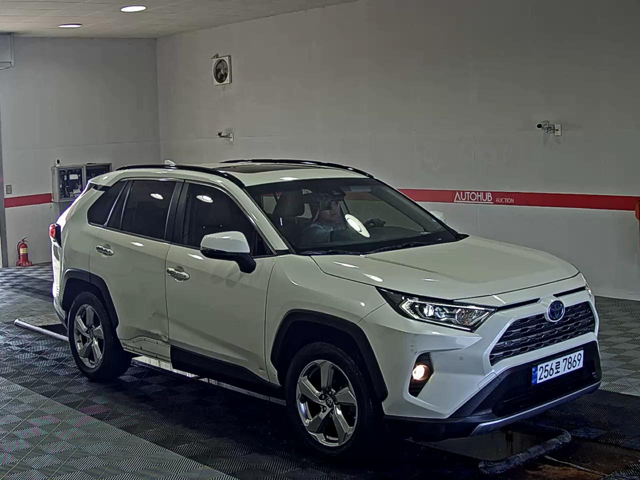 2021 - toyota rav4
