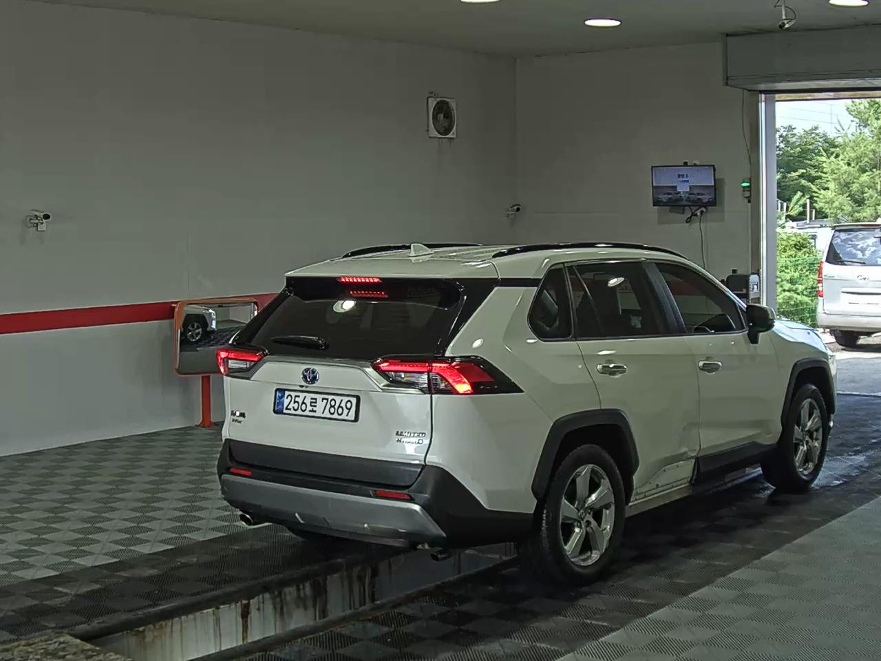 2021 - toyota rav4