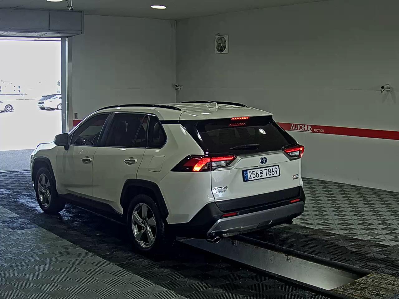 2021 - toyota rav4