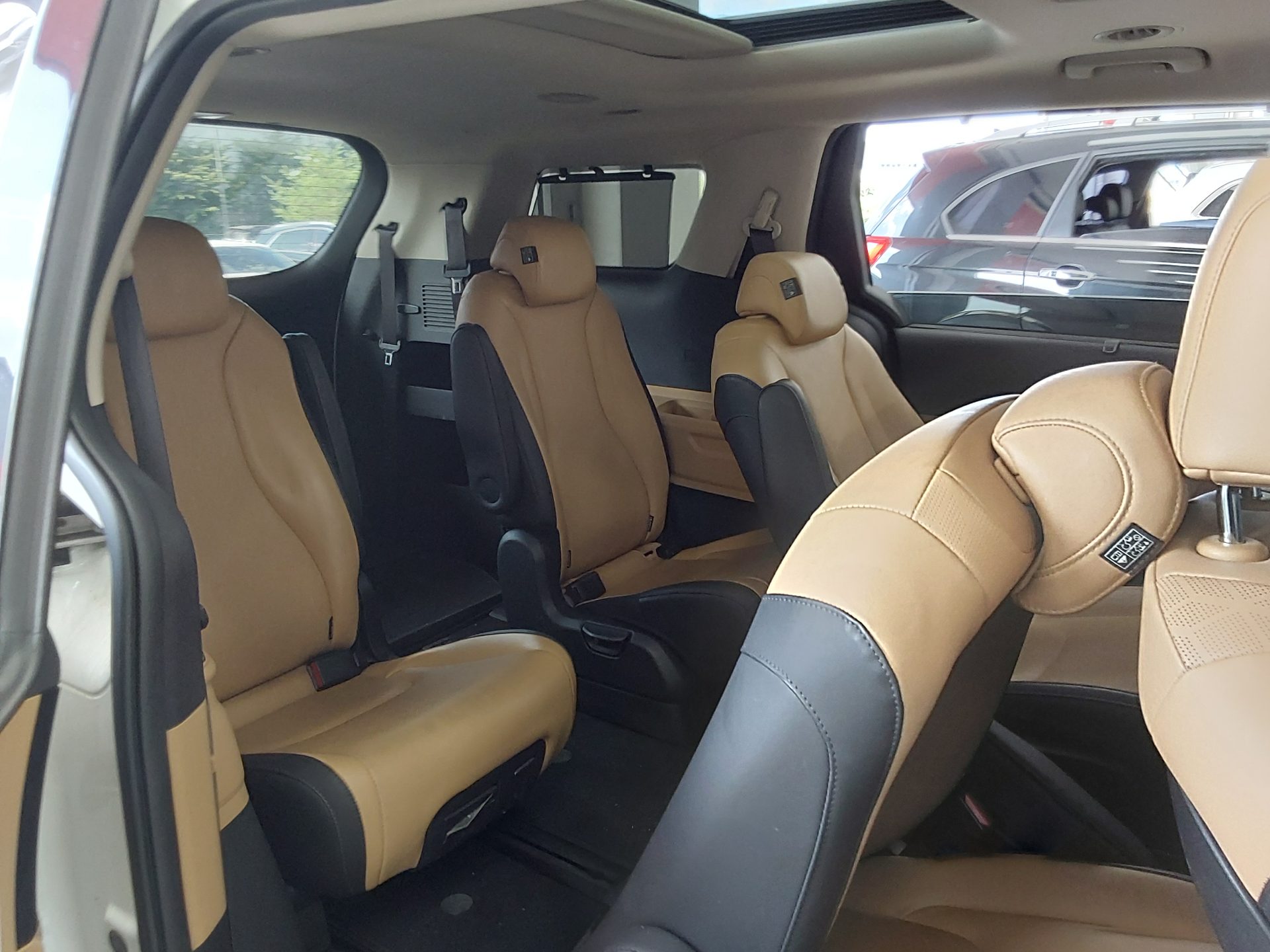 2022 - kia carnival