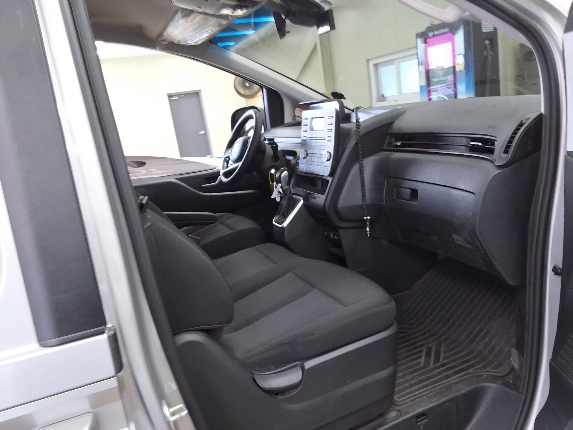 2022 - hyundai staria