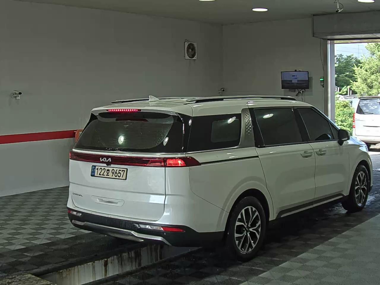 2022 - kia carnival