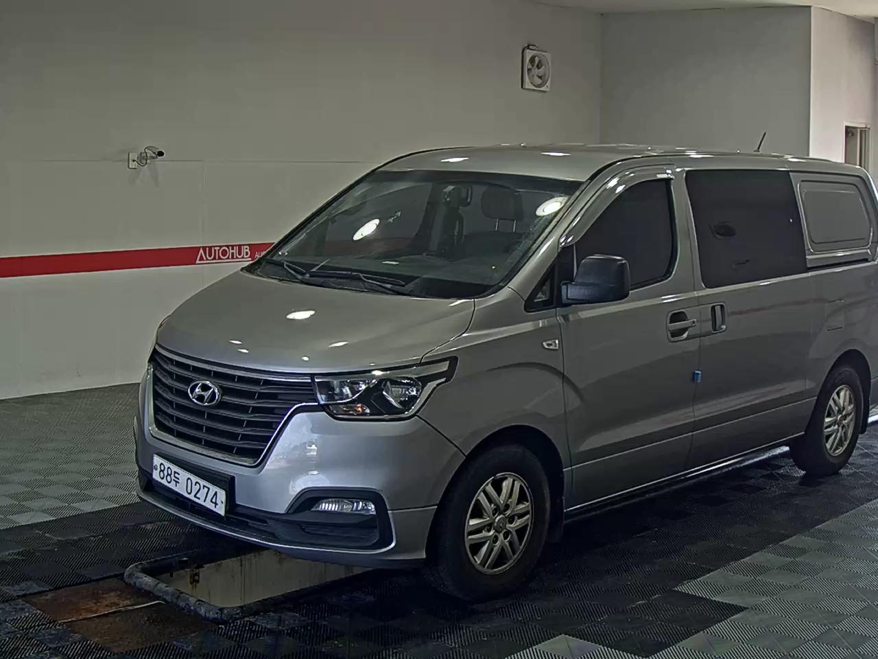 HYUNDAI GRAND STAREX