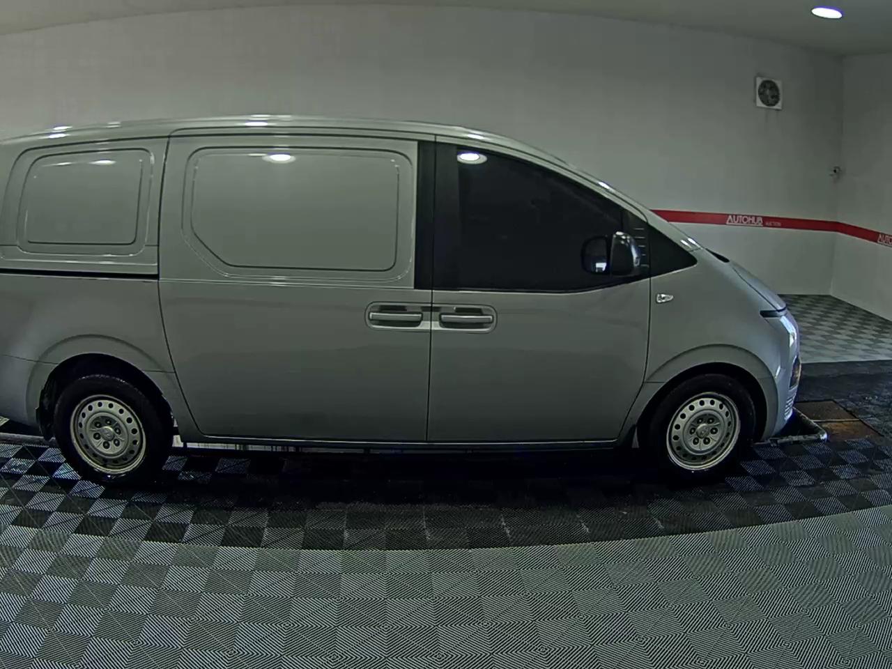 2022 - hyundai staria
