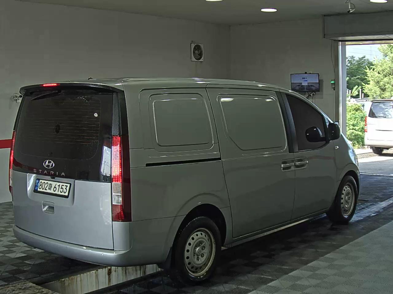 2022 - hyundai staria