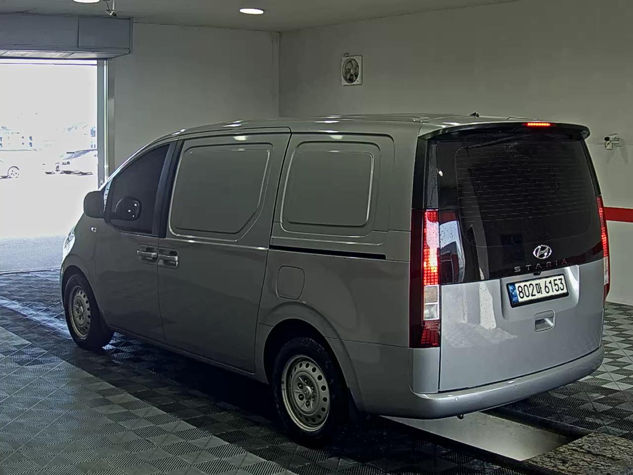 2022 - hyundai staria