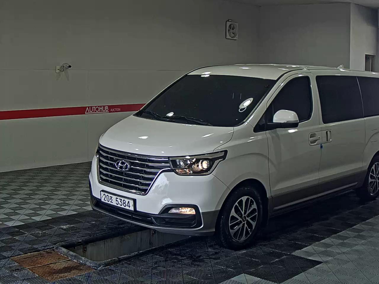 HYUNDAI GRAND STAREX
