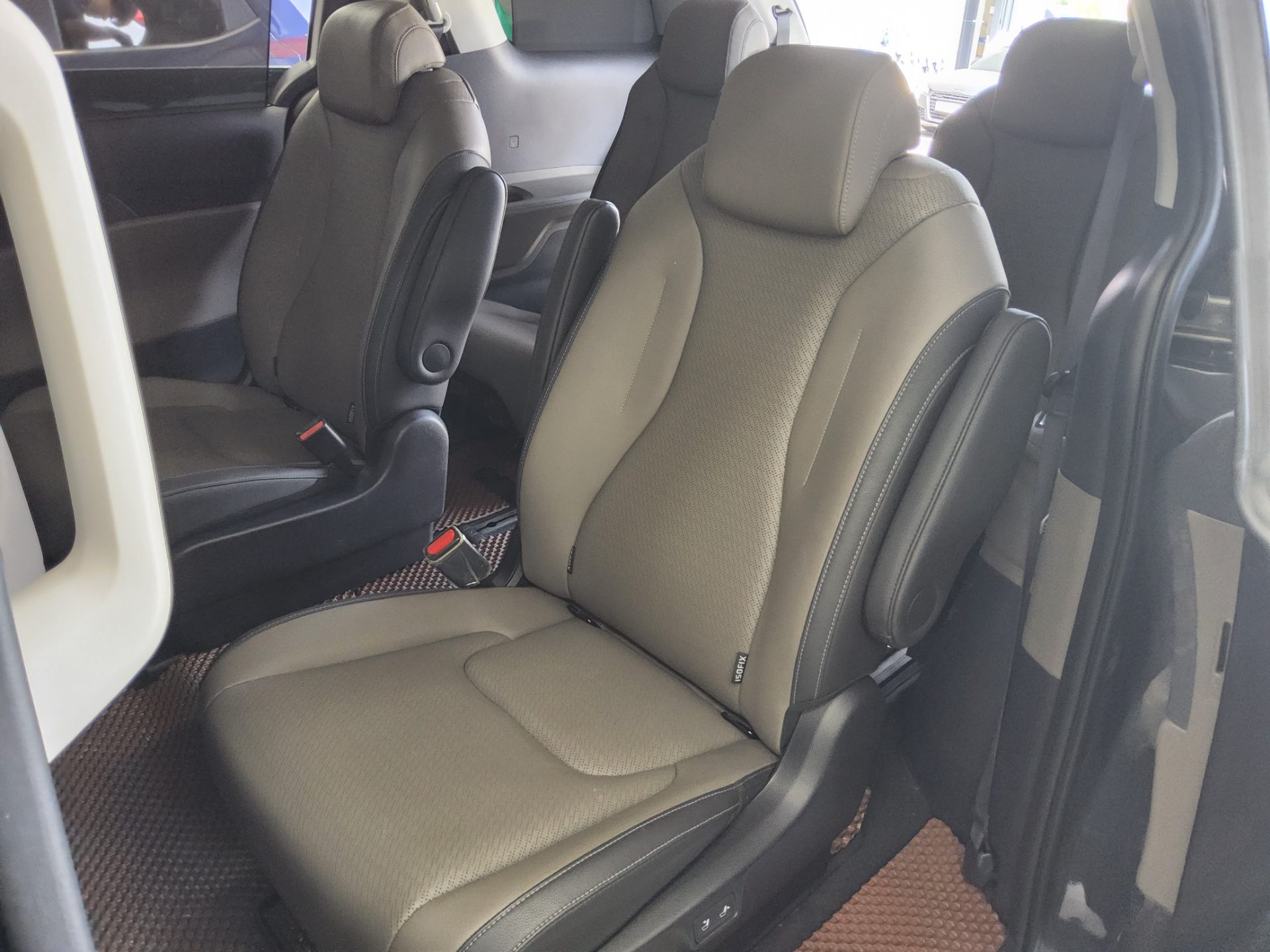 2024 - kia carnival