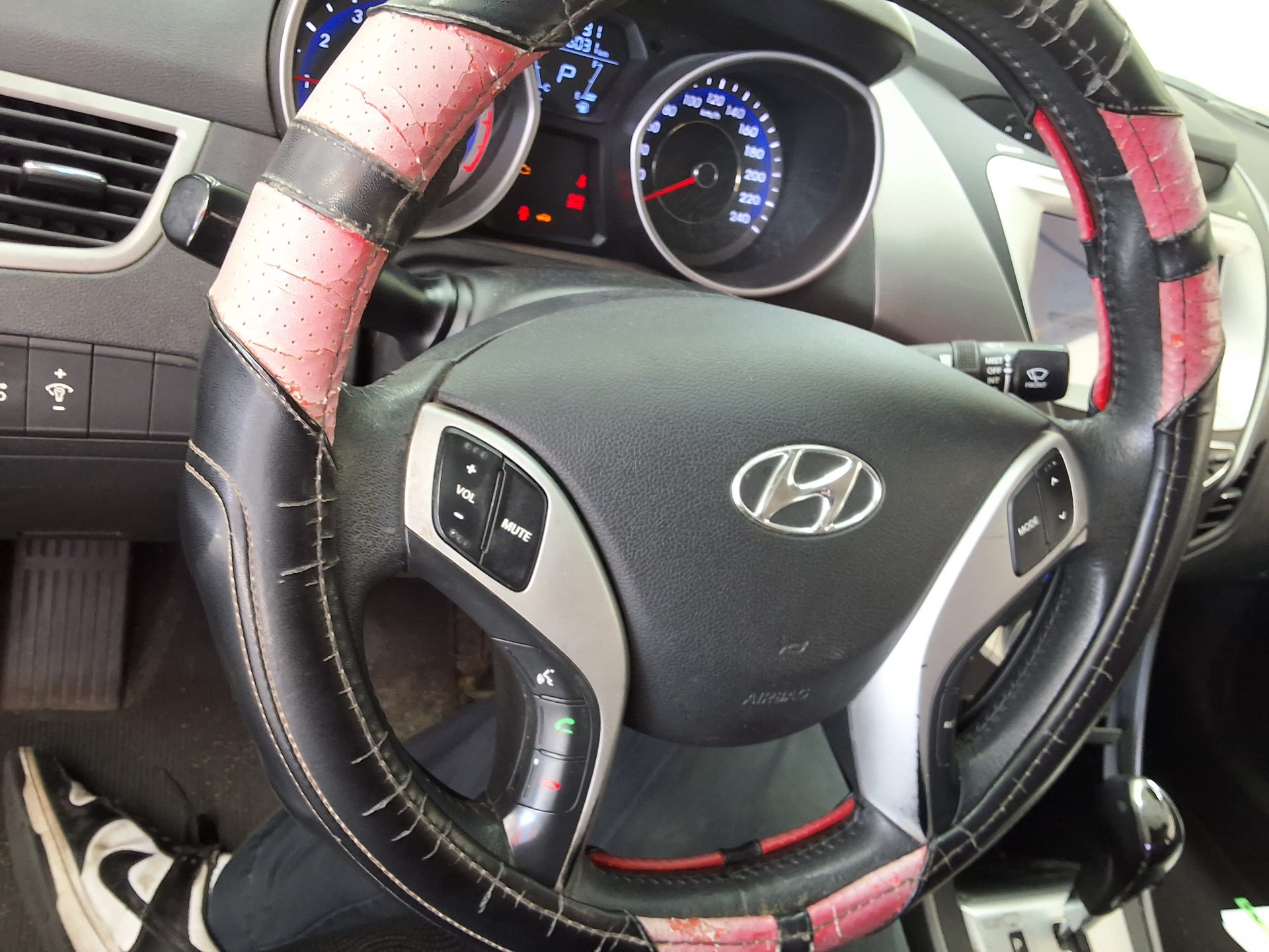 2012 - hyundai avante