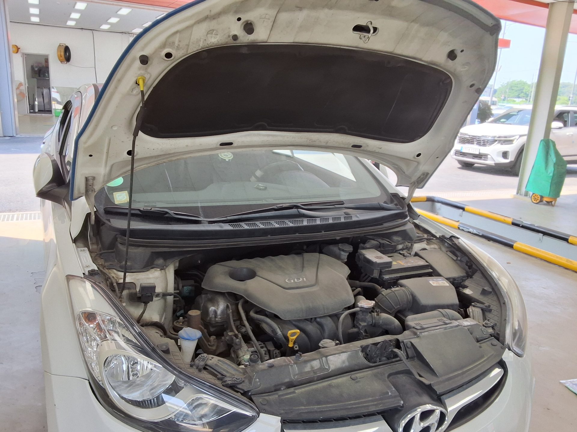 2012 - hyundai avante