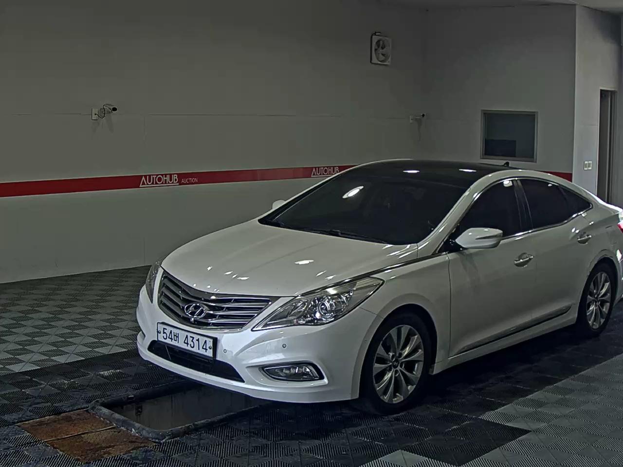 HYUNDAI GRANDEUR HG LPI RENTAL CAR EXECUTIVE